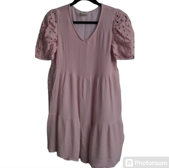 Ava James Dresses & Skirts - Ava James M dress with‎ eyelet sleeves lightweight midi babydoll